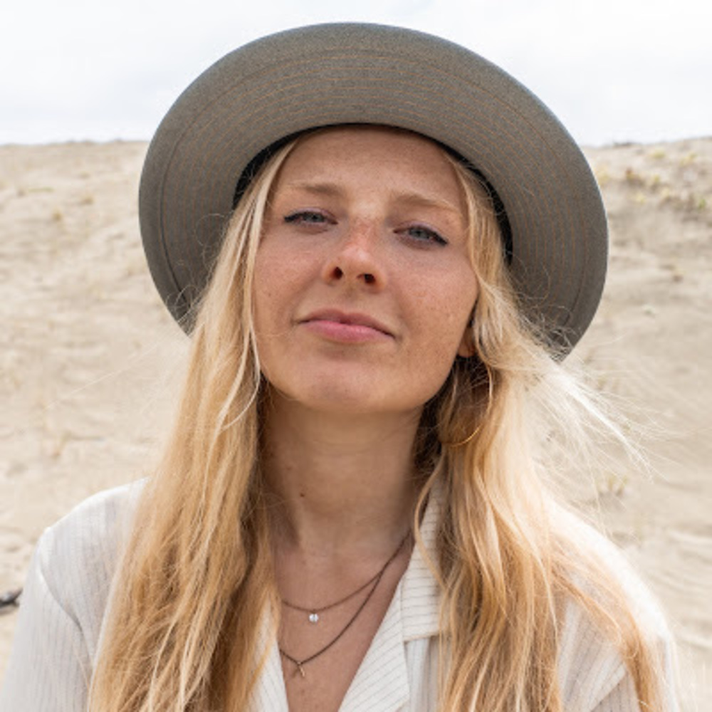 Meet your Posher, Elena